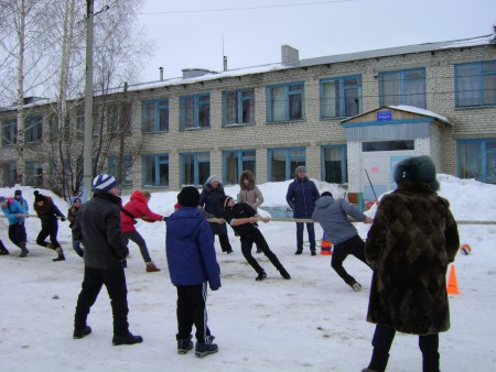 Кто - кого перетянет